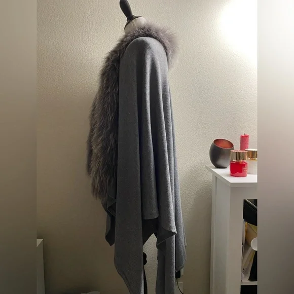 La Fiorentina Genuine Fox Trim Wool Wrap Gray One Size - Picture 10 of 12
